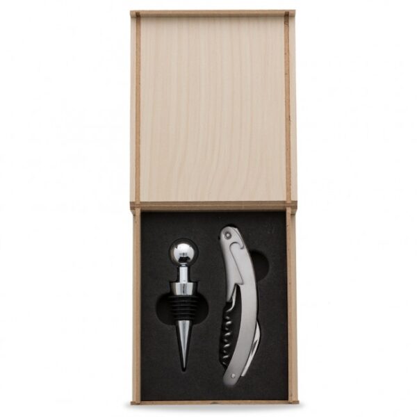 Linha completa em Brindes Corporativos. 10.000 itens entre Kit vinho 2 peças, com sacolas, chaveiros, mochilas, kits churrasco.